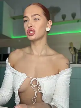 Snapshot of LittleFox___ chatting on 10-09-25, 06:00 LittleFox online show from 10-09-25, 06:00