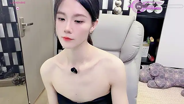 Snapshot of Yueyue-MM chatting on 06-28-26, 12:44 Yueyue-MM online show from 06-28-26, 12:44