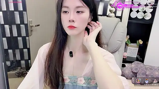 Snapshot of Yueyue-MM chatting on 06-30-26, 01:50 Yueyue-MM online show from 06-30-26, 01:50