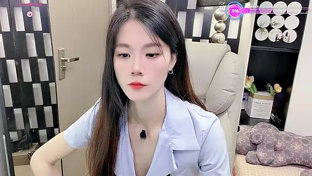 Snapshot of Yueyue-MM chatting on 07-04-26, 01:45 Yueyue-MM online show from 07-04-26, 01:45