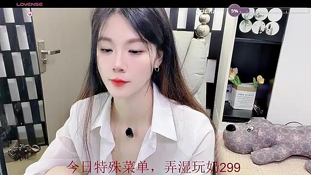Snapshot of Yueyue-MM chatting on 07-05-26, 04:19 Yueyue-MM online show from 07-05-26, 04:19