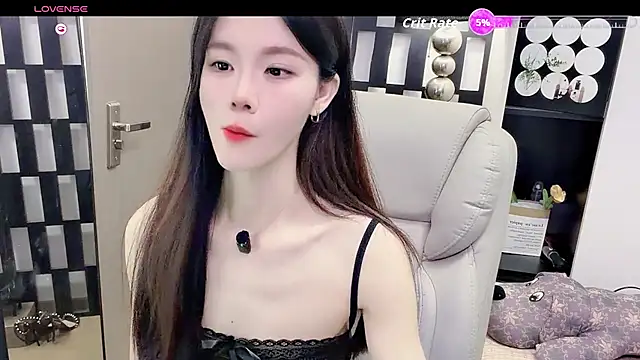 Snapshot of Yueyue-MM chatting on 07-05-26, 10:06 Yueyue-MM online show from 07-05-26, 10:06