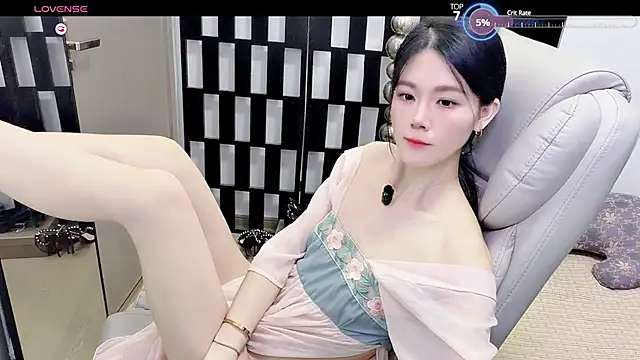 Snapshot of Yueyue-MM chatting on 07-14-26, 02:05 Yueyue-MM online show from 07-14-26, 02:05