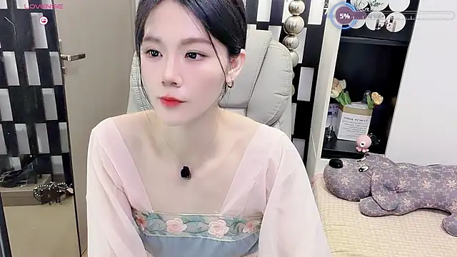 Snapshot of Yueyue-MM chatting on 07-14-26, 10:21 Yueyue-MM online show from 07-14-26, 10:21