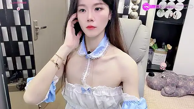 Snapshot of Yueyue-MM chatting on 07-15-26, 01:11 Yueyue-MM online show from 07-15-26, 01:11