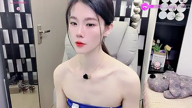 Snapshot of Yueyue-MM chatting on 08-04-26, 12:25 Yueyue-MM online show from 08-04-26, 12:25
