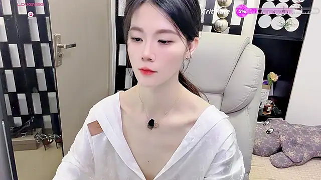 Snapshot of Yueyue-MM chatting on 08-07-26, 01:07 Yueyue-MM online show from 08-07-26, 01:07