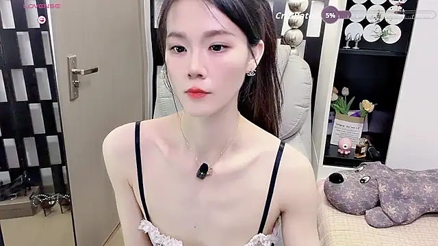 Snapshot of Yueyue-MM chatting on 08-08-26, 01:24 Yueyue-MM online show from 08-08-26, 01:24