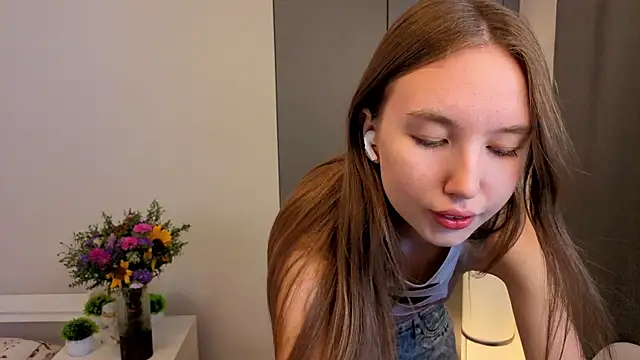 ElfredaTupy online show from 09-14-25, 06:12