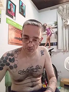 Snapshot of dinho_carioca chatting on 02-18-26, 02:57 dinho carioca online show from 02-18-26, 02:57