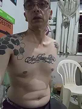 Snapshot of dinho_carioca chatting on 02-23-26, 03:04 dinho carioca online show from 02-23-26, 03:04