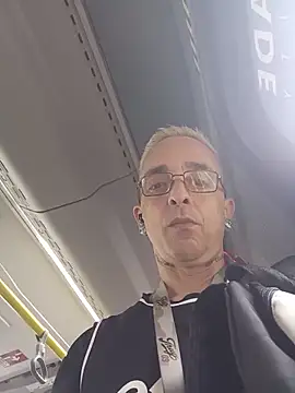 Snapshot of dinho_carioca chatting on 03-12-26, 12:11 dinho carioca online show from 03-12-26, 12:11