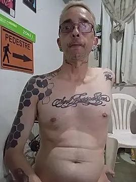 Snapshot of dinho_carioca chatting on 03-17-26, 01:21 dinho carioca online show from 03-17-26, 01:21