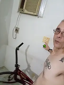 Snapshot of dinho_carioca chatting on 03-17-26, 11:41 dinho carioca online show from 03-17-26, 11:41