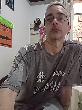 Snapshot of dinho_carioca chatting on 03-21-26, 01:05 dinho carioca online show from 03-21-26, 01:05