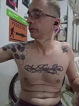 Snapshot of dinho_carioca chatting on 03-23-26, 03:54 dinho carioca online show from 03-23-26, 03:54