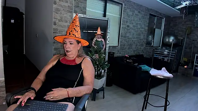  SARAI DUPONT online show from 10-31-25, 11:11