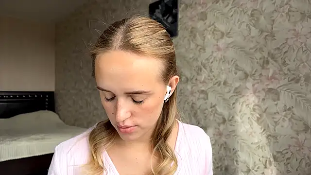 ElisabetLorney online show from 09-17-25, 08:38