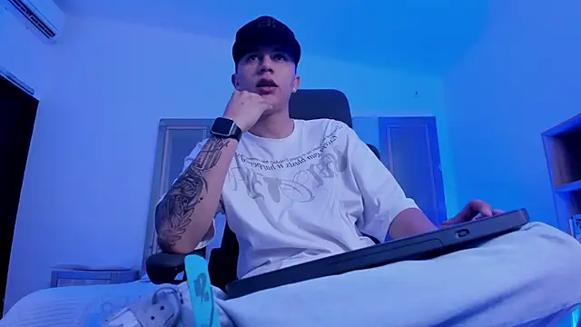 liaamsmiith  online show from 09-11-25, 01:33