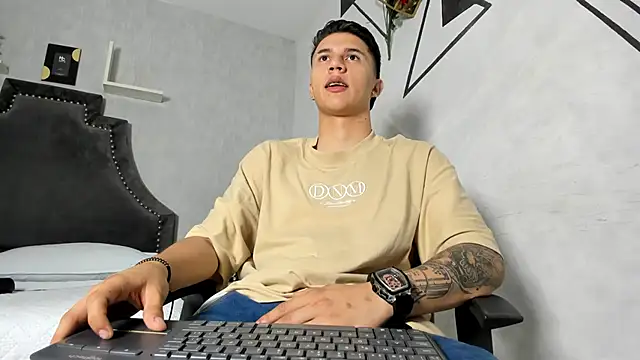 liaamsmiith  online show from 10-14-25, 12:17