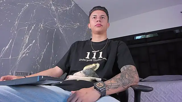 liaamsmiith  online show from 11-17-25, 12:11