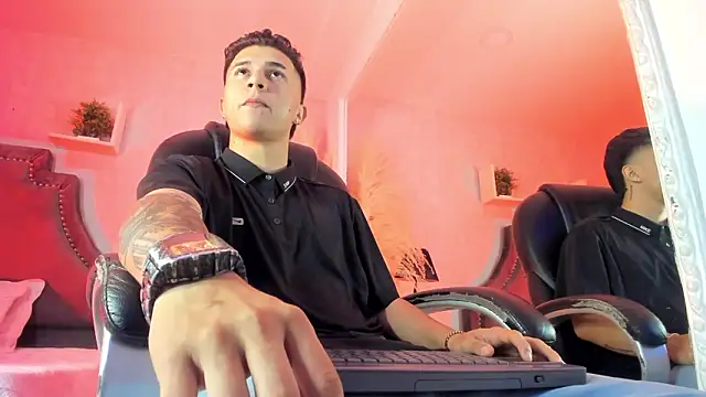 liaamsmiith  online show from 02-07-26, 12:53