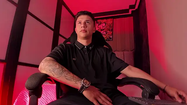 liaamsmiith  online show from 03-10-26, 12:54