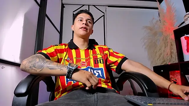 liaamsmiith  online show from 03-18-26, 01:14