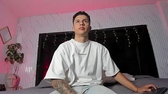 liaamsmiith  online show from 03-23-26, 01:04