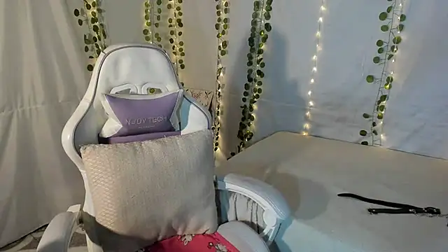 Zulema R1 online show from 10-19-25, 04:57