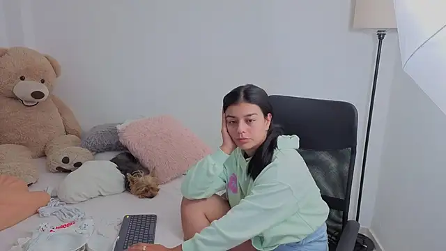 Snapshot of valerihouse chatting on 09-24-25, 12:47 valerihouse online show from 09-24-25, 12:47