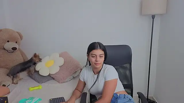 Snapshot of valerihouse chatting on 11-02-25, 12:35 valerihouse online show from 11-02-25, 12:35