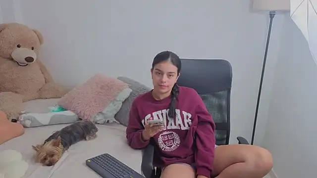 Snapshot of valerihouse chatting on 11-06-25, 12:55 valerihouse online show from 11-06-25, 12:55