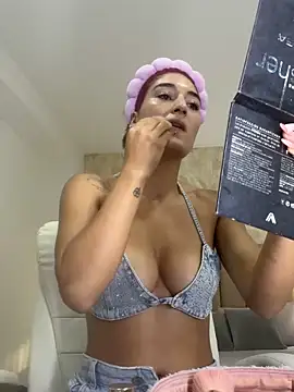 Snapshot of Scarlett_12 chatting on 03-27-26, 09:53 Scarlett 12 online show from 03-27-26, 09:53