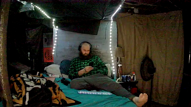 Snapshot of Cowboy815 chatting on 11-21-25, 04:33 Cowboy815 online show from 11-21-25, 04:33