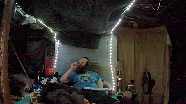 Snapshot of Cowboy815 chatting on 11-29-25, 01:41 Cowboy815 online show from 11-29-25, 01:41