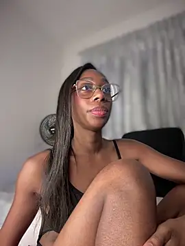 Snapshot of AmyRoss_1 chatting on 10-27-25, 12:53 AmyRoss 1 online show from 10-27-25, 12:53