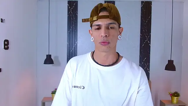 Franvill Trato online show from 10-14-25, 06:52