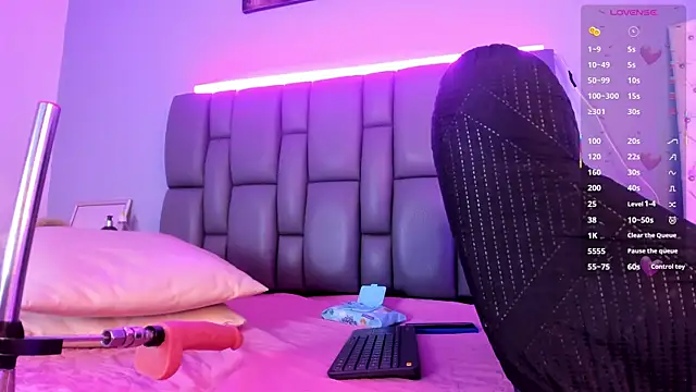 Niicolle Evanss online show from 09-22-25, 08:00