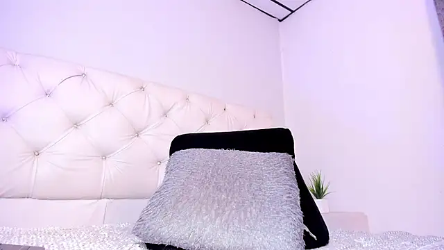 Niicolle Evanss online show from 11-09-25, 01:31