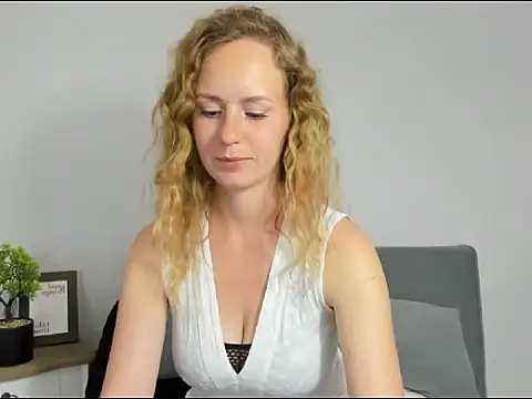 LyraHotty online show from 09-11-25, 03:34