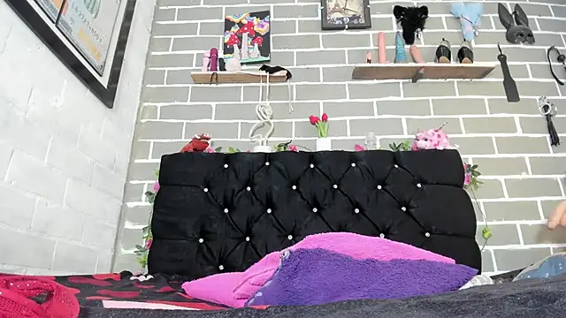 CharlotteBrowm online show from 11-05-25, 06:19