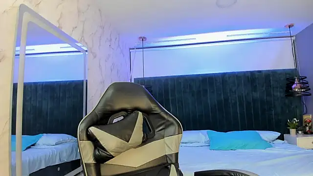 Snapshot of MAGIC_ISA chatting on 10-27-25, 11:47 MAGIC ISA online show from 10-27-25, 11:47