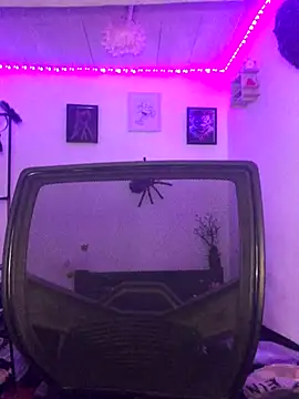 Snapshot of Samara_SaenzV chatting on 11-14-25, 01:48 Samara SaenzV online show from 11-14-25, 01:48