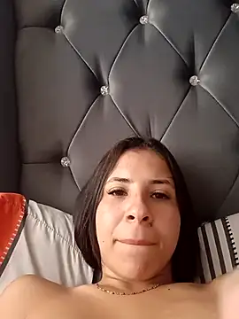 Snapshot of Liagni0 chatting on 11-05-25, 03:23 Liagni0 online show from 11-05-25, 03:23