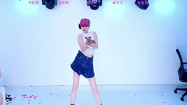 Snapshot of XingKong107 chatting on 10-27-25, 04:05 XingKong107 online show from 10-27-25, 04:05