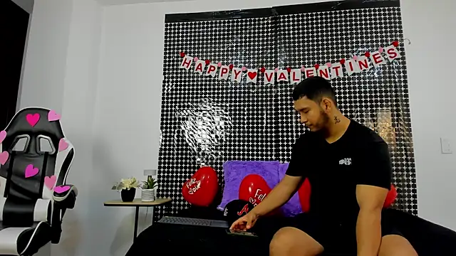 Snapshot of chatting on 02-14-26, 12:13 online show from 02-14-26, 12:13