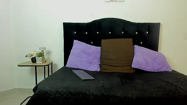 Snapshot of chatting on 02-24-26, 12:14 online show from 02-24-26, 12:14