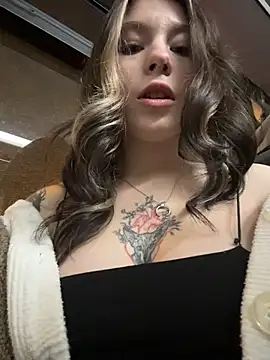 Snapshot of Mimiumuy chatting on 12-05-25, 04:03 Mimiumuy online show from 12-05-25, 04:03