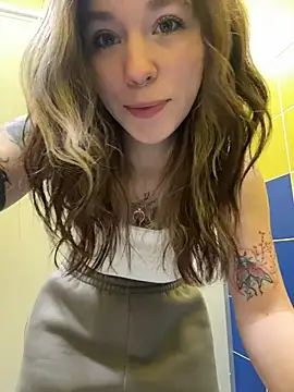 Snapshot of Mimiumuy chatting on 12-22-25, 11:51 Mimiumuy online show from 12-22-25, 11:51